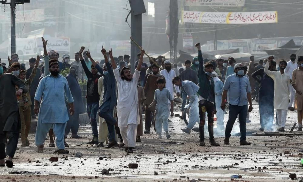 Μεγάλες διαδηλώσεις κατά του Χαν στο Πακιστάν!